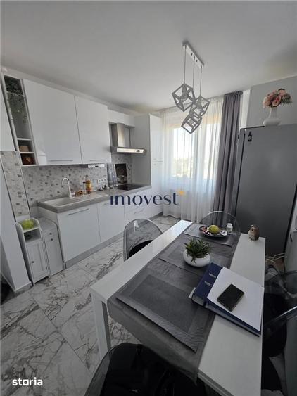 Apartament cu 3 camere semidecomandat în Micro 16