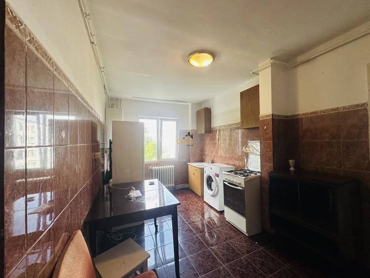 Apartament cu 4 camere semidecomandat, mobilat în Mănăștur — fotografia 3