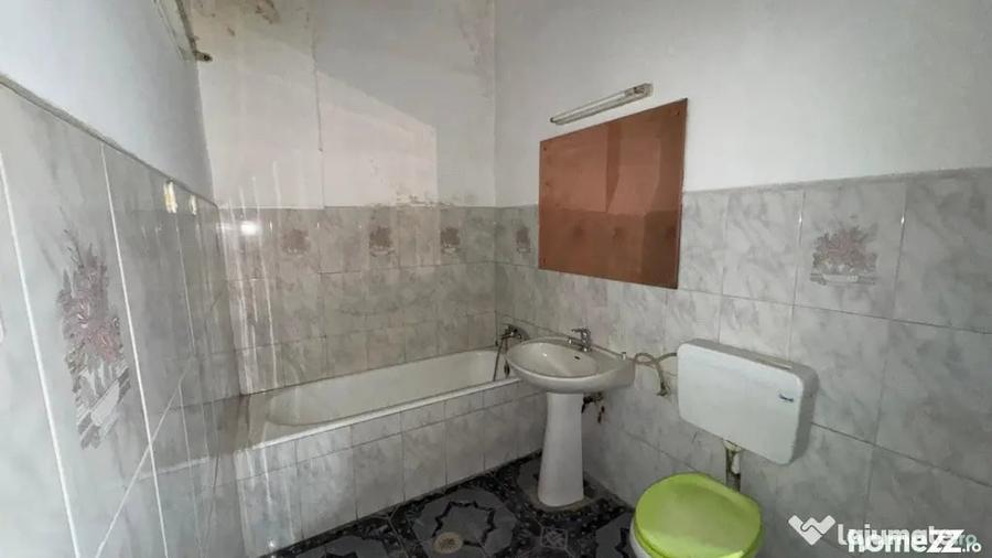 Casă cu 11 camere cu Teren 341 Mp în Dudești