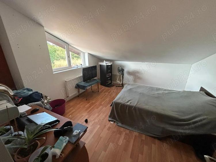 Casă cu 6 camere cu Teren 1500 Mp în Florica