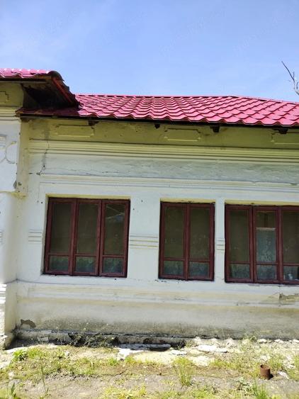 Casă cu Teren 3900 Mp în Teslui