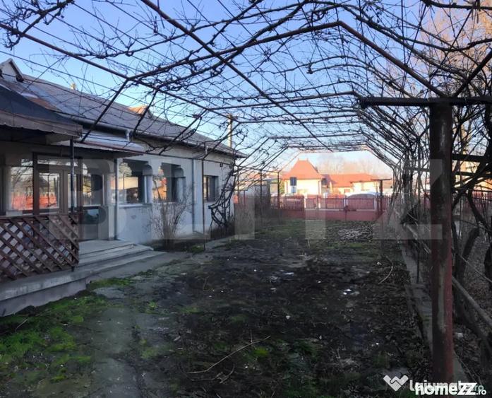 Casă cu 8 camere cu Teren 1038 Mp în Central