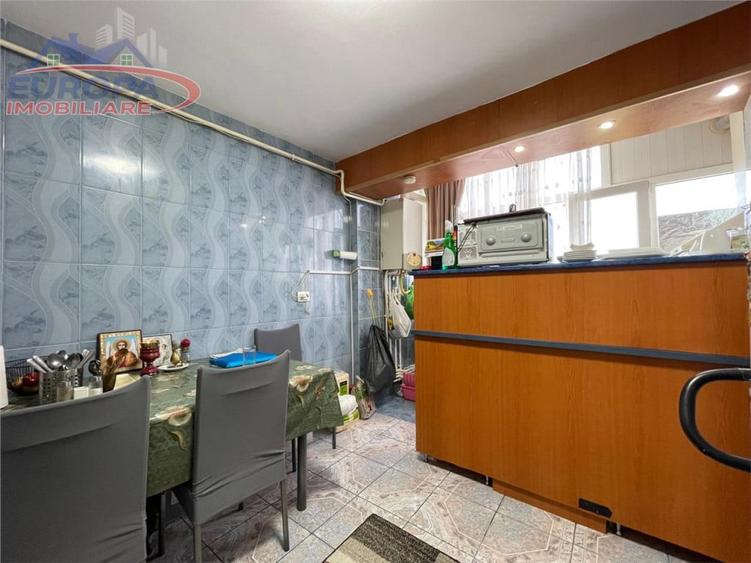 Apartament cu 3 camere decomandat în Central