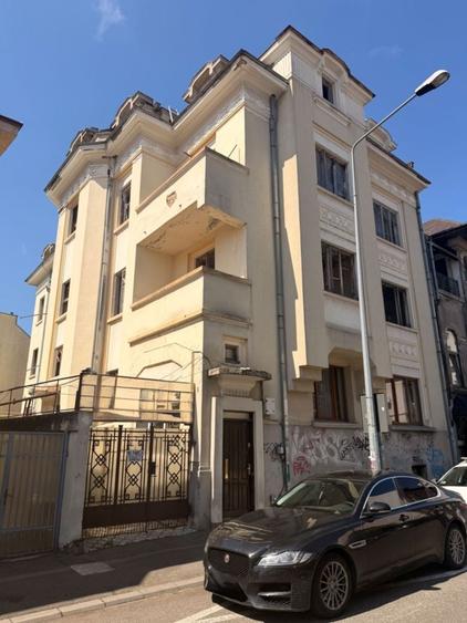 Casă individuală cu 20 camere cu Canalizare în Moșilor