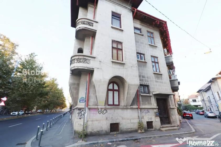 Apartament cu 3 camere semidecomandat în Cișmigiu