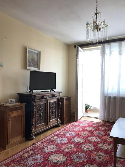 Apartament cu 3 camere în Uiești
