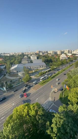 Apartament cu 3 camere decomandat în Drumul Taberei