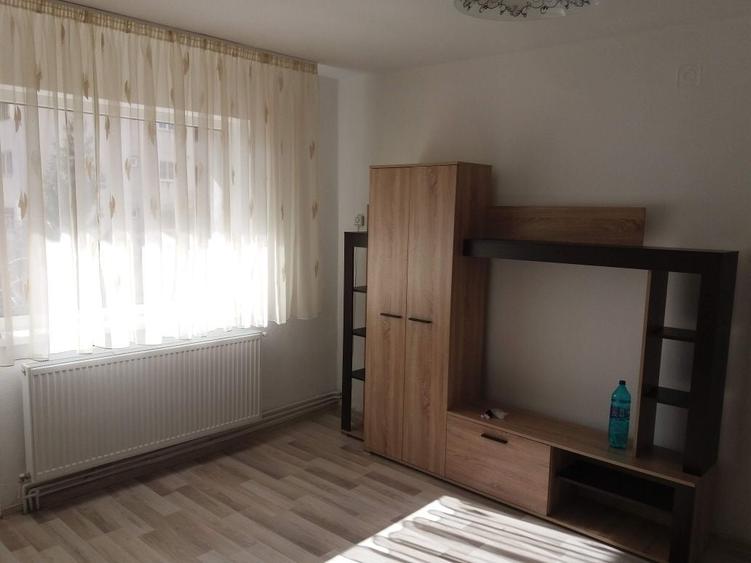 Apartament cu 2 camere semidecomandat în Cetate