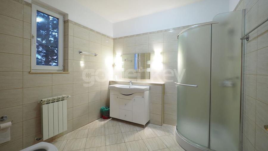 Vilă cu 5 dormitoare | piscina | 550mp gradina | garaj dublu - 8