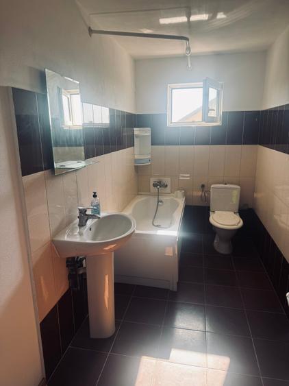 Apartament cu 3 camere semidecomandat în Chișoda