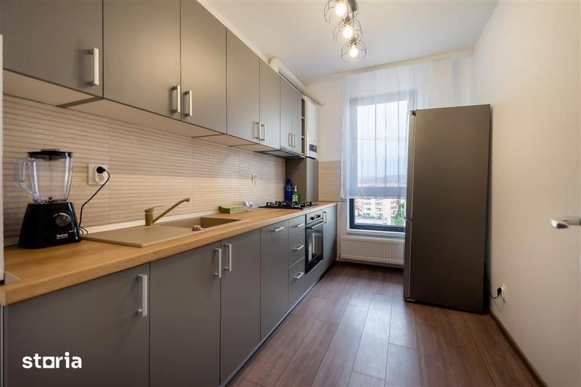 Apartament cu 3 camere semidecomandat, mobilat în Între Lacuri