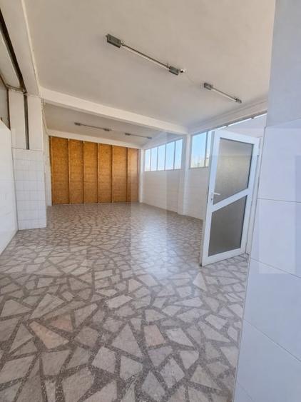 Casă individuală cu 7 camere cu Canalizare în Vest