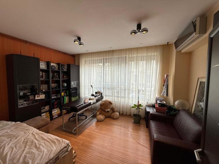 Apartament cu 4 camere în P-ța Romană