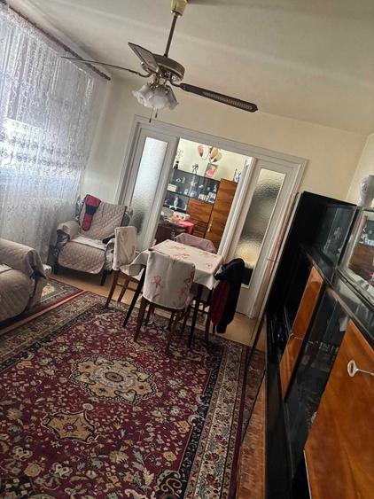 Apartament cu 3 camere semidecomandat, mobilat în Central