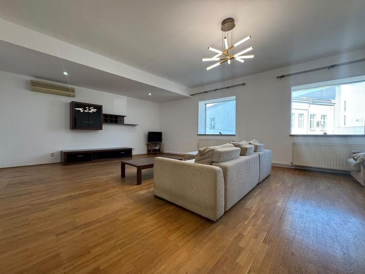 Apartament cu 3 camere decomandat, mobilat în Unirii