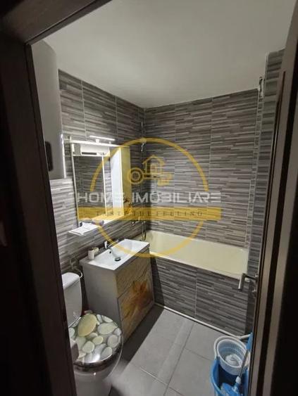 Apartament cu 3 camere semidecomandat, mobilat în Tătărași