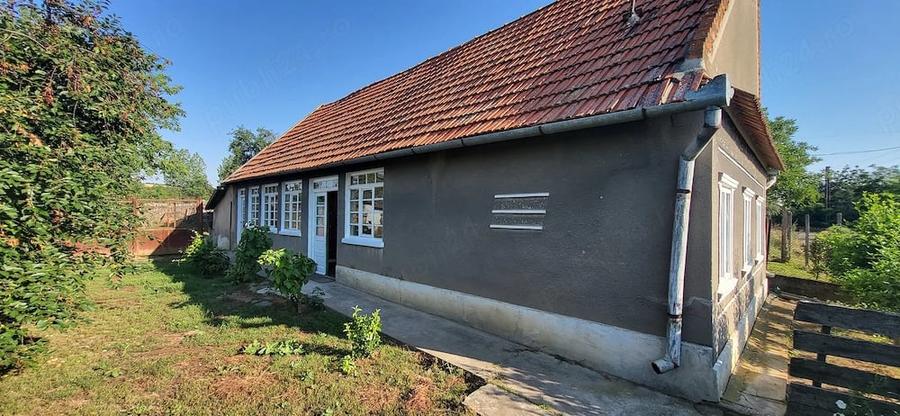 Casă cu Teren 5000 Mp în Cadea