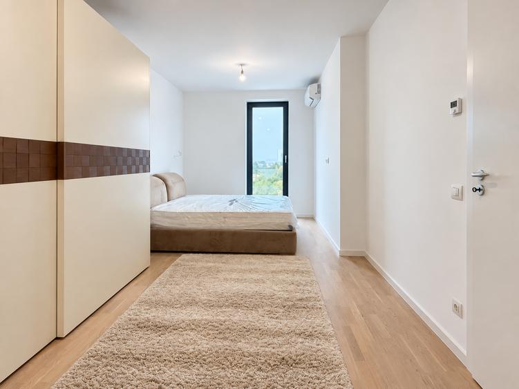 Apartament cu 3 camere semidecomandat în Băneasa