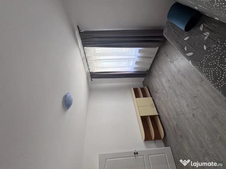 Apartament cu 4 camere decomandat în Central