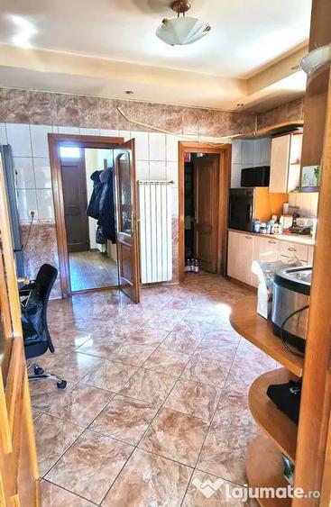 Casă cu 5 camere cu Teren 405 Mp în Coiciu