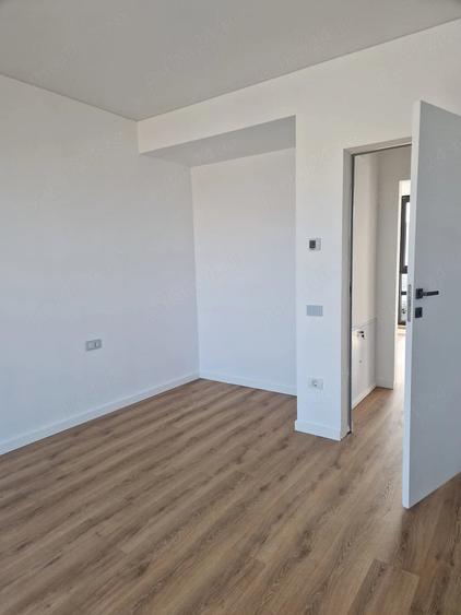 Casă cu 7 camere cu Teren 200 Mp în Elvila