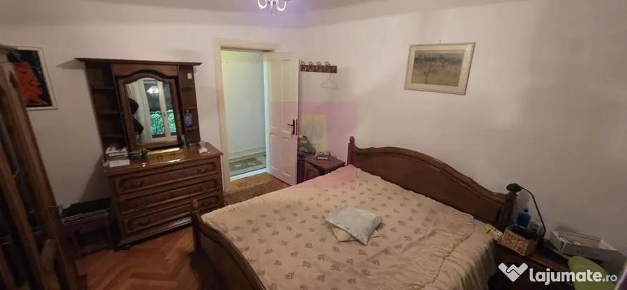 Casă cu 6 camere cu Teren 1000 Mp în Cornu