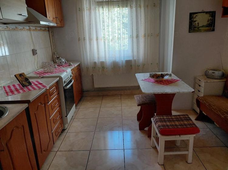 Apartament cu 3 camere decomandat în Complex Studențesc