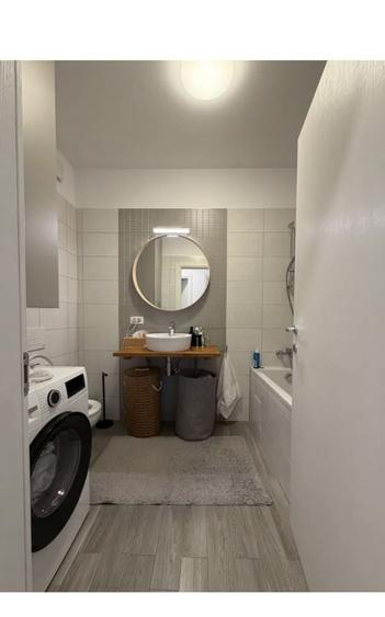 Apartament cu 3 camere decomandat în Valea Ialomiței