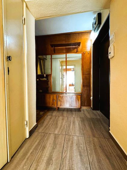 Apartament cu 3 camere decomandat în Podul de Fier