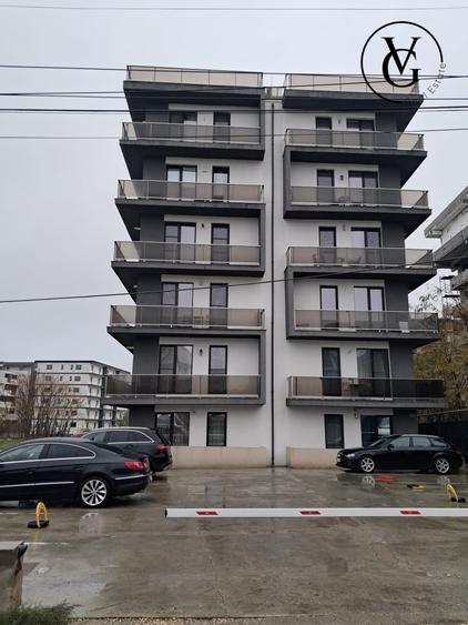 Penthouse cu 4 camere decomandat, mobilat în Mamaia-Sat