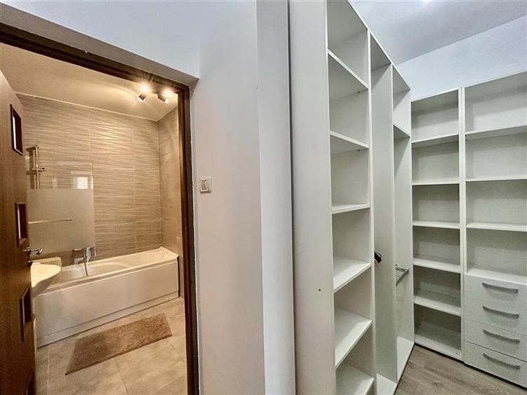 Apartament cu 3 camere decomandat, mobilat în Centrul Civic