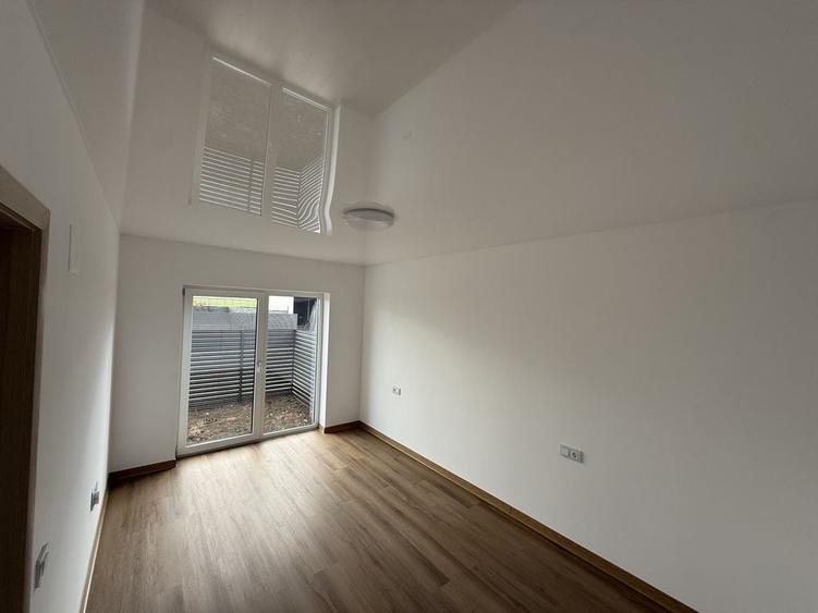 Casă cu 4 camere în Noua