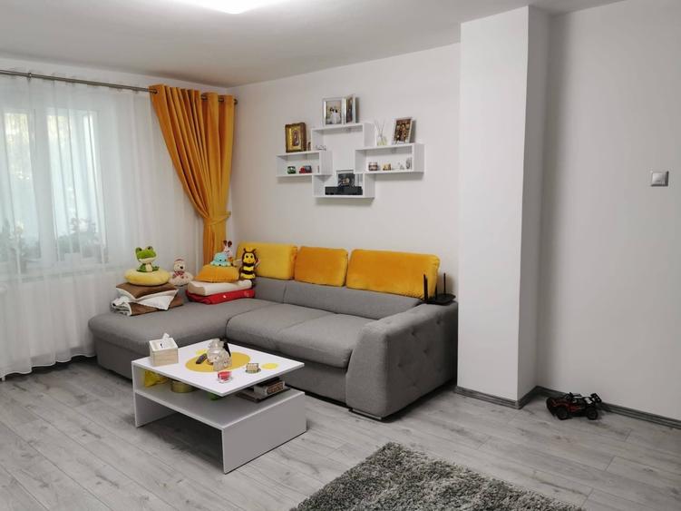 Apartament cu 3 camere semidecomandat în Central