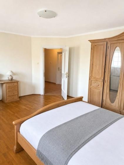 Casă individuală cu 5 camere cu Garaj în Balotești