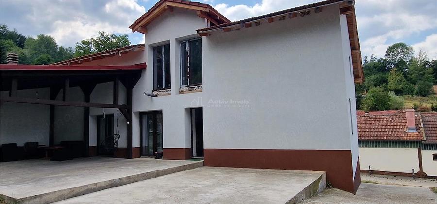 Casă cu Teren 878 Mp în Văliug