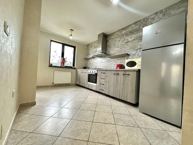 Casă individuală cu 5 camere cu Canalizare în Tohanu Nou