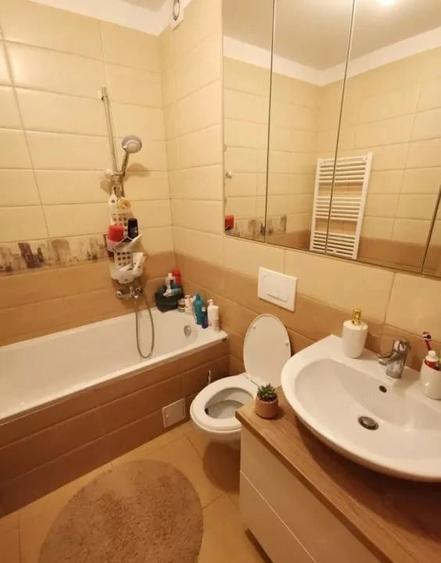 Apartament cu 2 camere decomandat în Tractorul