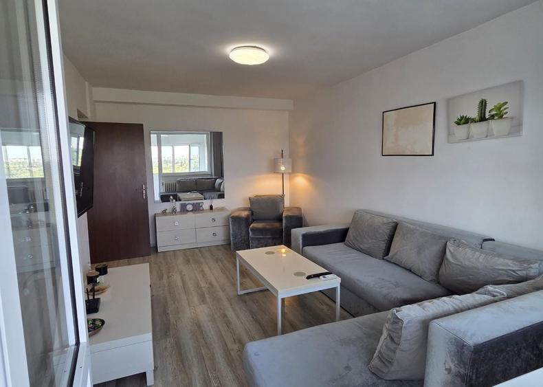 Apartament cu 3 camere semidecomandat, mobilat în Colentina