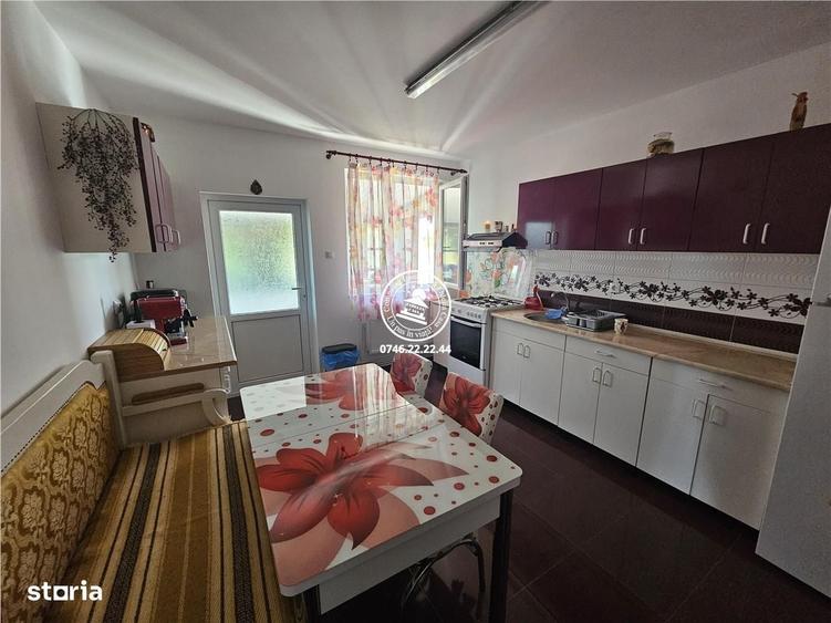 Casă cu 4 camere în Dorobanț