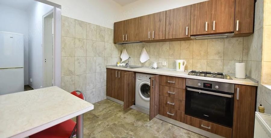 Apartament cu 3 camere semidecomandat, mobilat în Colentina