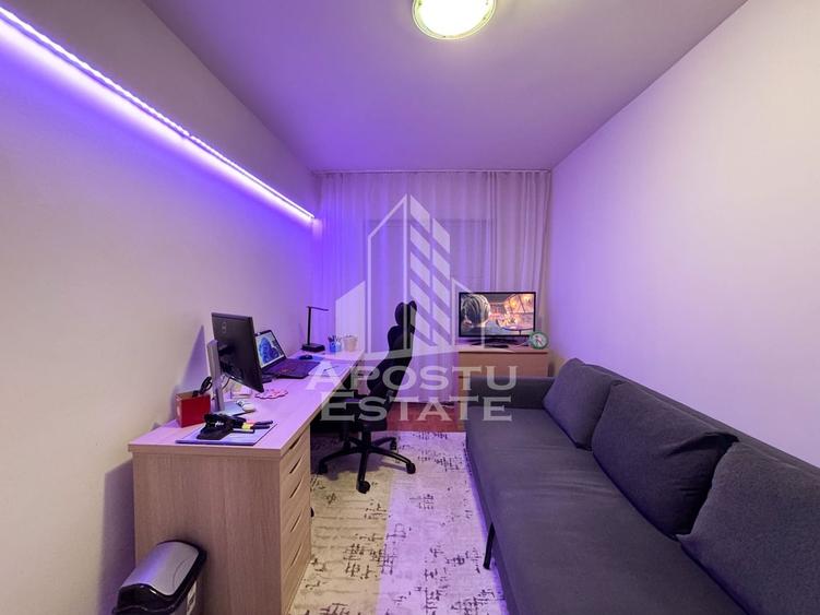 Apartament cu 3 camere decomandat în Girocului