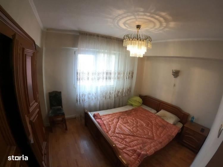 Apartament cu 3 camere decomandat în Uiești