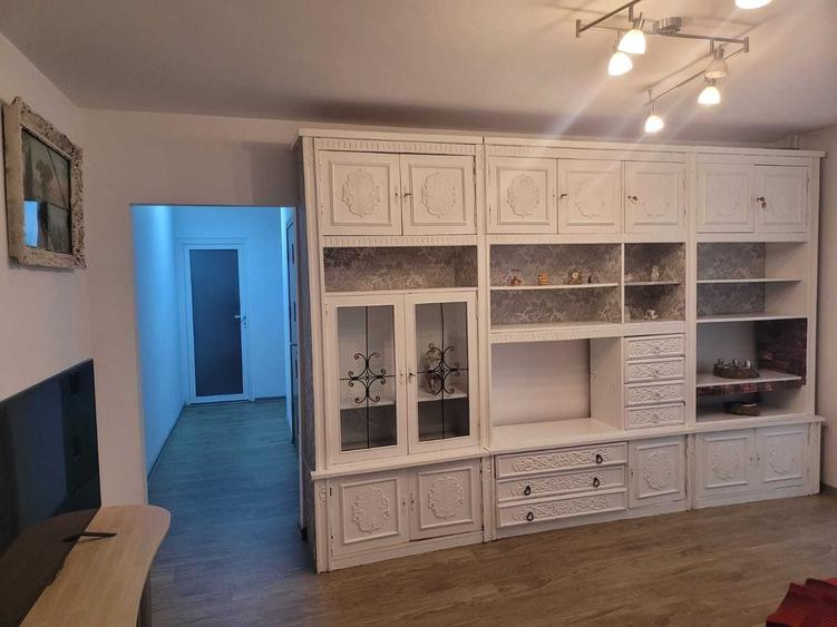 Apartament cu 2 camere semidecomandat în Cantemir