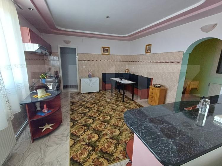 Casă cu 8 camere, 400 mp, 15 ari teren, Salcea - 15