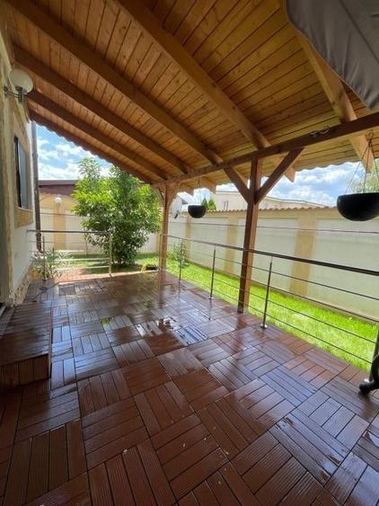 Casă individuală cu 6 camere cu Canalizare în Central