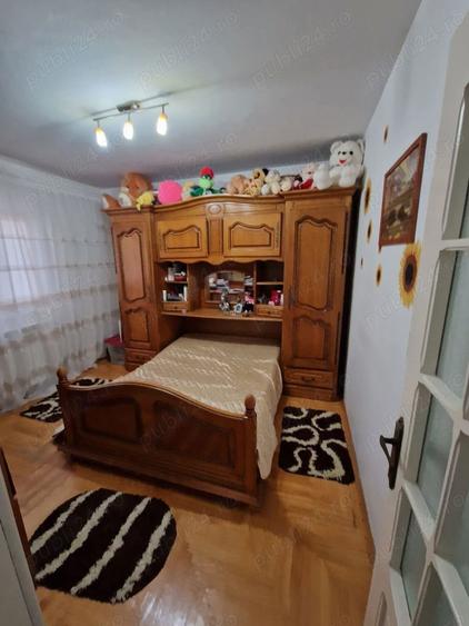 Apartament cu 4 camere decomandat în Central