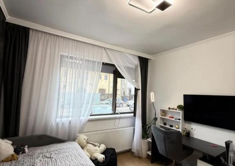 Apartament cu 2 camere semidecomandat în 1 Mai