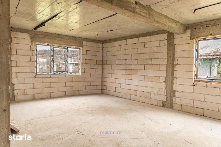Casă cu 5 camere cu Teren 1440 Mp în Poduri