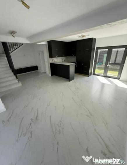 Casă cu 4 camere cu Teren 200 Mp în Central