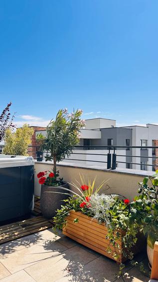 Apartament cu 3 camere decomandat în Exterior Vest